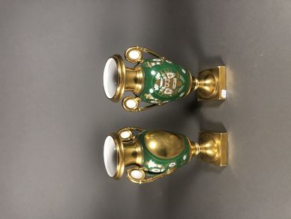 Pair of baluster vases
In Paris porcelain...
