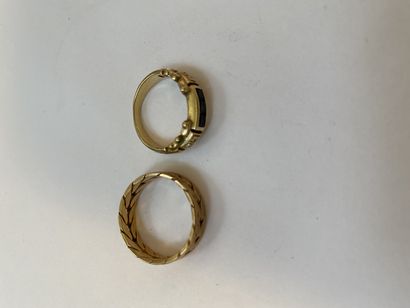 Set of 2 rings in 750°/°° gold, one of which...