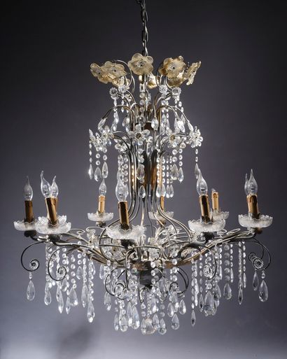Suite de trois lustres à dix bras de lumière...