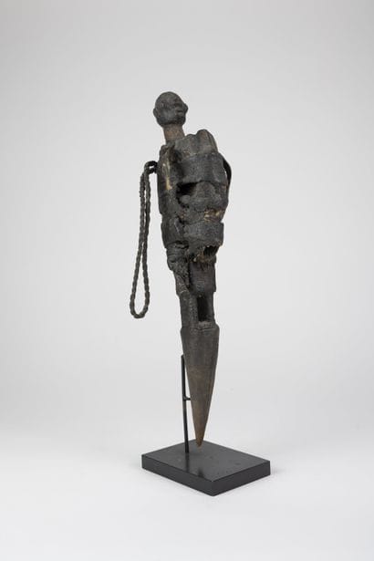 Fétiche Fon, Bénin
Bois, fibres
H. 38 cm