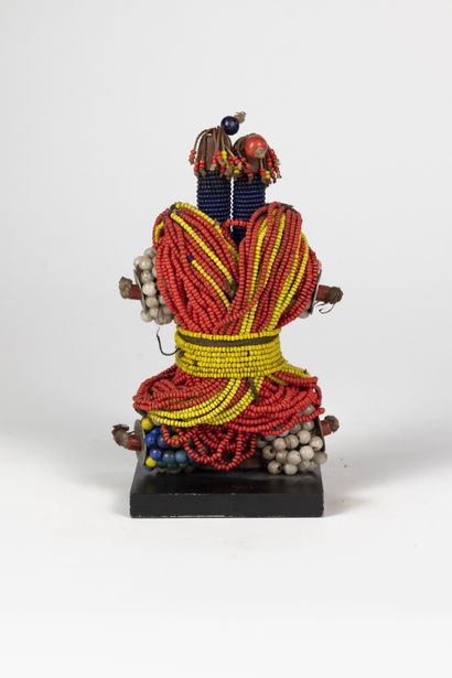Poupée Namji, Cameroun
Bois et perles
H....