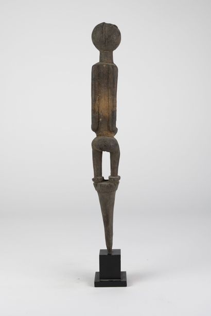 Figure masculine debout
Bois
H. 32 cm
Provenance...