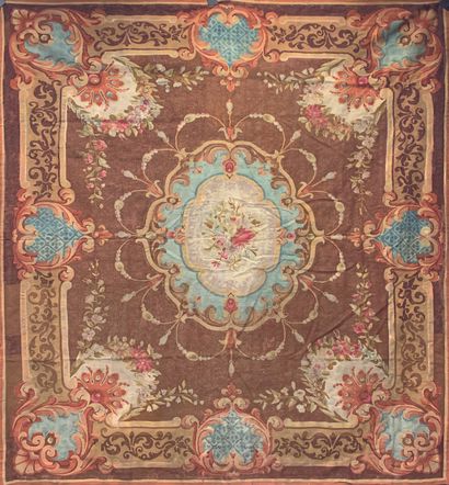 TAPIS dans le goût de la savonnerie à décor...
