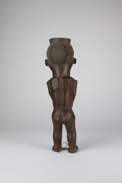 Coupe anthropomorphe, figure masculine debout
Bois
H....