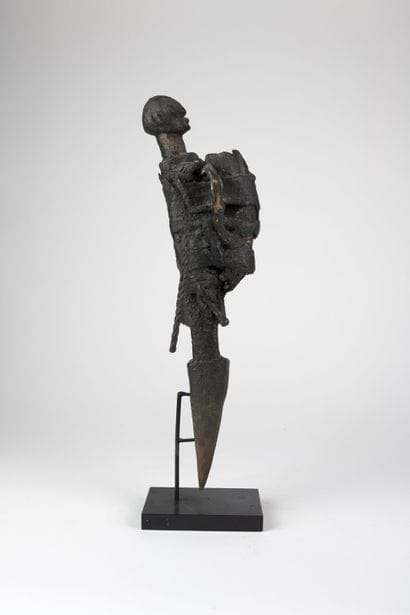 Fétiche Fon, Bénin
Bois, fibres
H. 38 cm