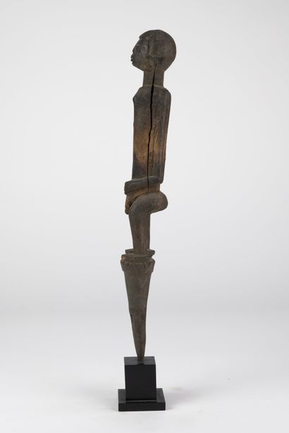 Figure masculine debout
Bois
H. 32 cm
Provenance...