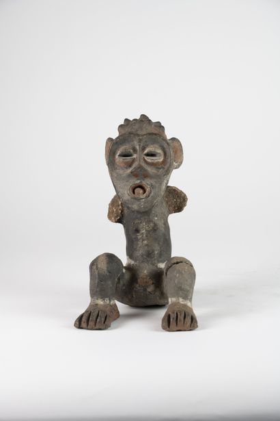 Personnage assis Mambila
Terre cuite polychrome
H....