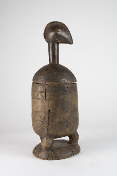 Pot couvert à décor d'un oiseau
Bois 
H....