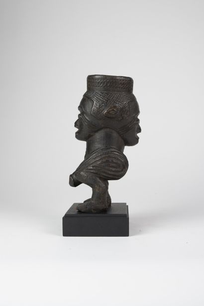 Coupe Kuba janus, RDC
Bois à patine noire
H....