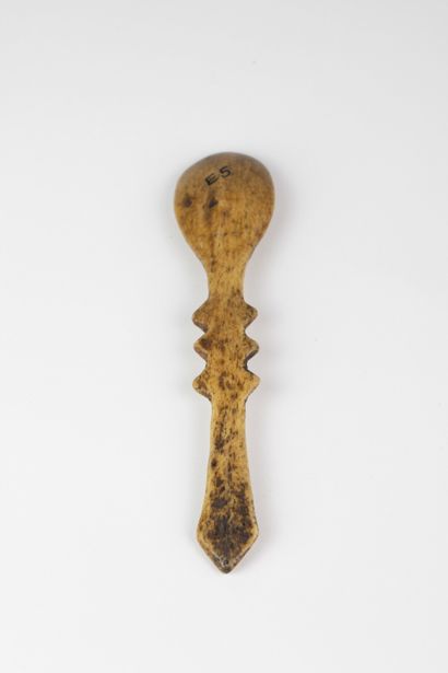 Cuillère Léga, RDC
Os
L. 20 cm
Provenance...