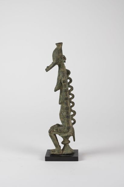Figure féminine assise, Dogon, Mali
Bronze
H....