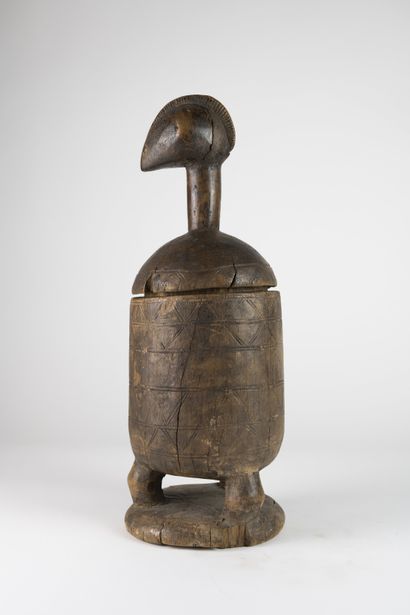 Pot couvert à décor d'un oiseau
Bois 
H....