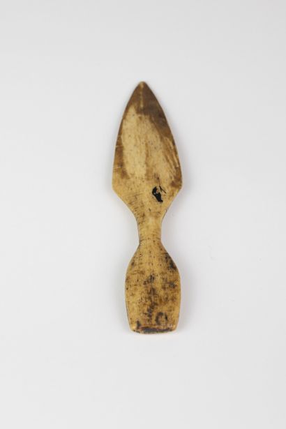 Pointe de flèche Léga, RDC
Os
L.17,5 cm
Provenance...