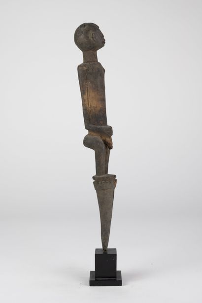 Figure masculine debout
Bois
H. 32 cm
Provenance...