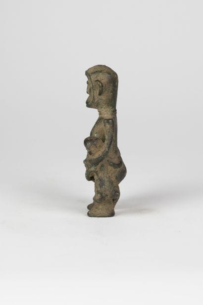 Figure de singe entourée de ses deux petits
Bronze...