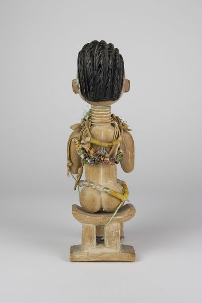 Figure féminine assise, Fanti, Ghana
Bois...