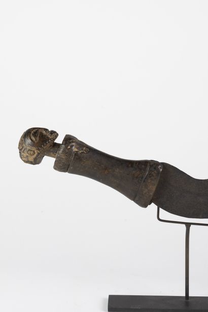 Couteau Luba, RDC
Bois sculpté et métal 
H....