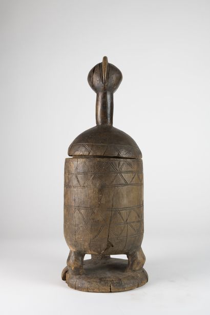 Pot couvert à décor d'un oiseau
Bois 
H....