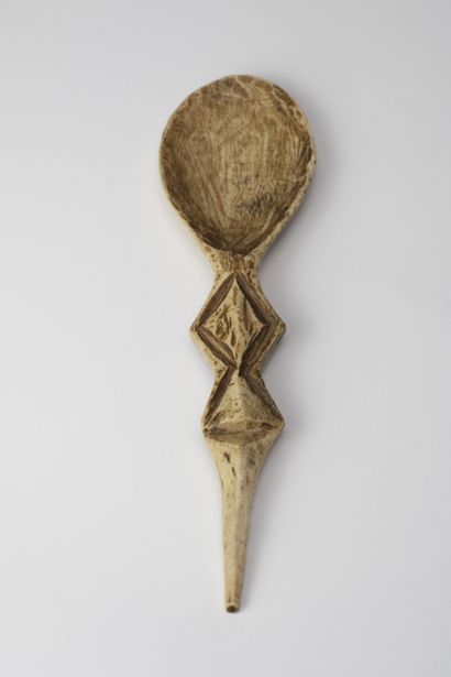 Cuillère Léga, RDC
Os
L. 27,5 cm
Provenance...