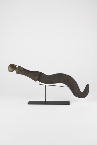 Couteau Luba, RDC
Bois sculpté et métal 
H....