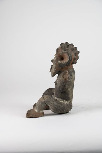 Personnage assis Mambila
Terre cuite polychrome
H....