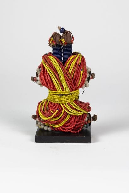 Poupée Namji, Cameroun
Bois et perles
H....