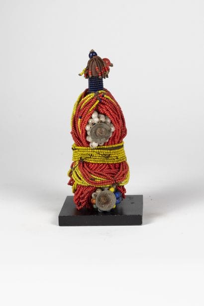 Poupée Namji, Cameroun
Bois et perles
H....