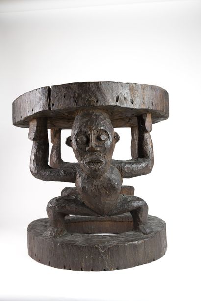 Tabouret supporté par deux figures caryatides...