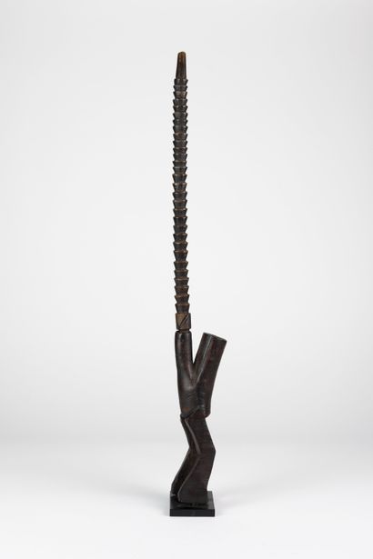 Pipe anthropomorphe
Bois
H. 59,5 cm