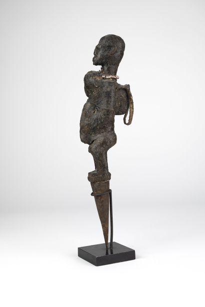 Fétiche Fon, figure debout, Bénin
Bois, perles,...