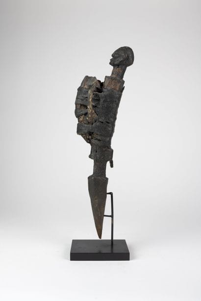 Fétiche Fon, Bénin
Bois, fibres
H. 38 cm
