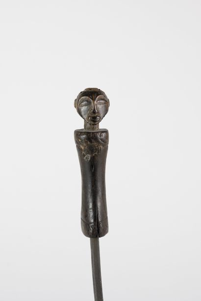 Couteau Luba, RDC
Bois sculpté et métal 
H....