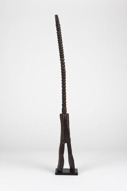 Pipe anthropomorphe
Bois
H. 59,5 cm