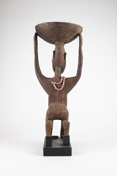 Coupe caryatide, figure féminine agenouillée,...