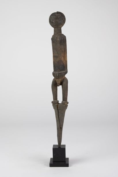 Figure masculine debout
Bois
H. 32 cm
Provenance...