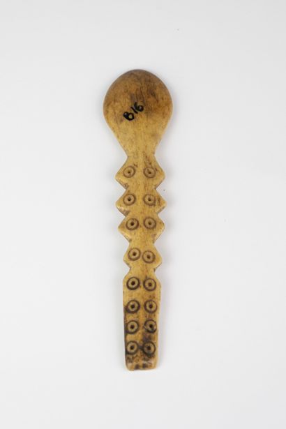 Cuillère Léga, RDC
Os
L. 21 cm
Provenance...
