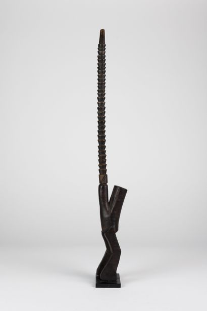 Pipe anthropomorphe
Bois
H. 59,5 cm