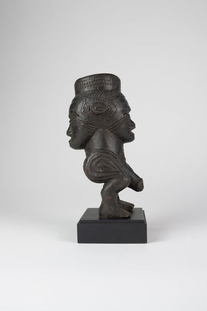 Coupe Kuba janus, RDC
Bois à patine noire
H....