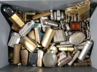 Strong lot of lighters of which one engraved...