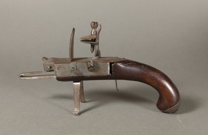 Metal flint table lighter-gun 

L. 20 cm...