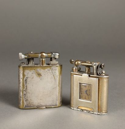 Lot composed of 2 lighters of the Dunhill...