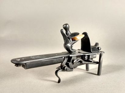 Metal flint table lighter 

L. 16 cm 

France,...