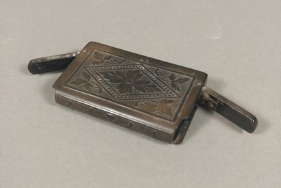 Lot including : 

- a silver niello fire...