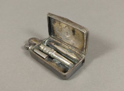 Lot including : 

- a silver niello fire...