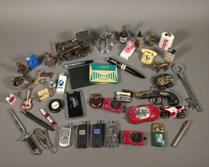 Large lot of lighters, mainly gas, advertising...