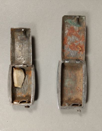 Set of 5 pocket flint lighters of rectangular...