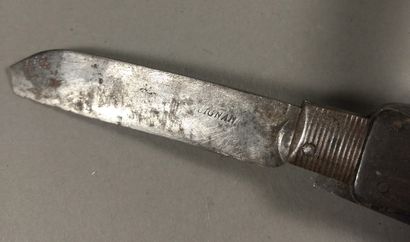 Set of 2 flint knives with eight blades and...