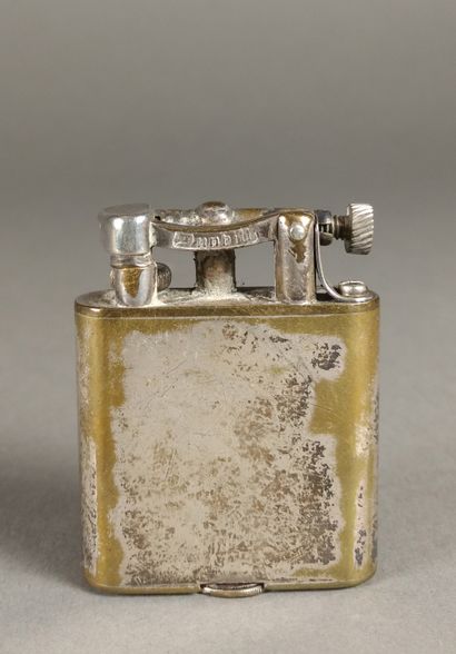 Lot composed of 2 lighters of the Dunhill...