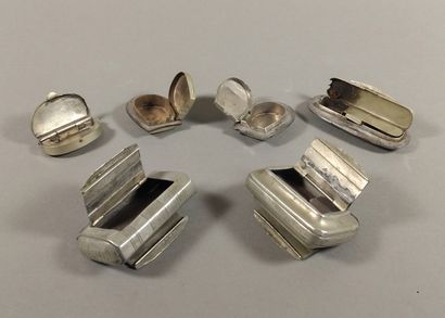 Lot including : 

- four silver plated pocket...