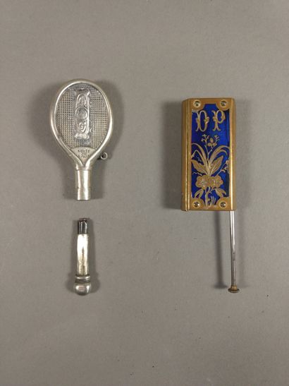 Lot including : 

- a rare engraved brass...